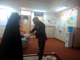 تقدیر از کتابخان نمونه وکتابدار