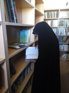 بازدید از کتابخانه حوزهخاتم الانبیاء